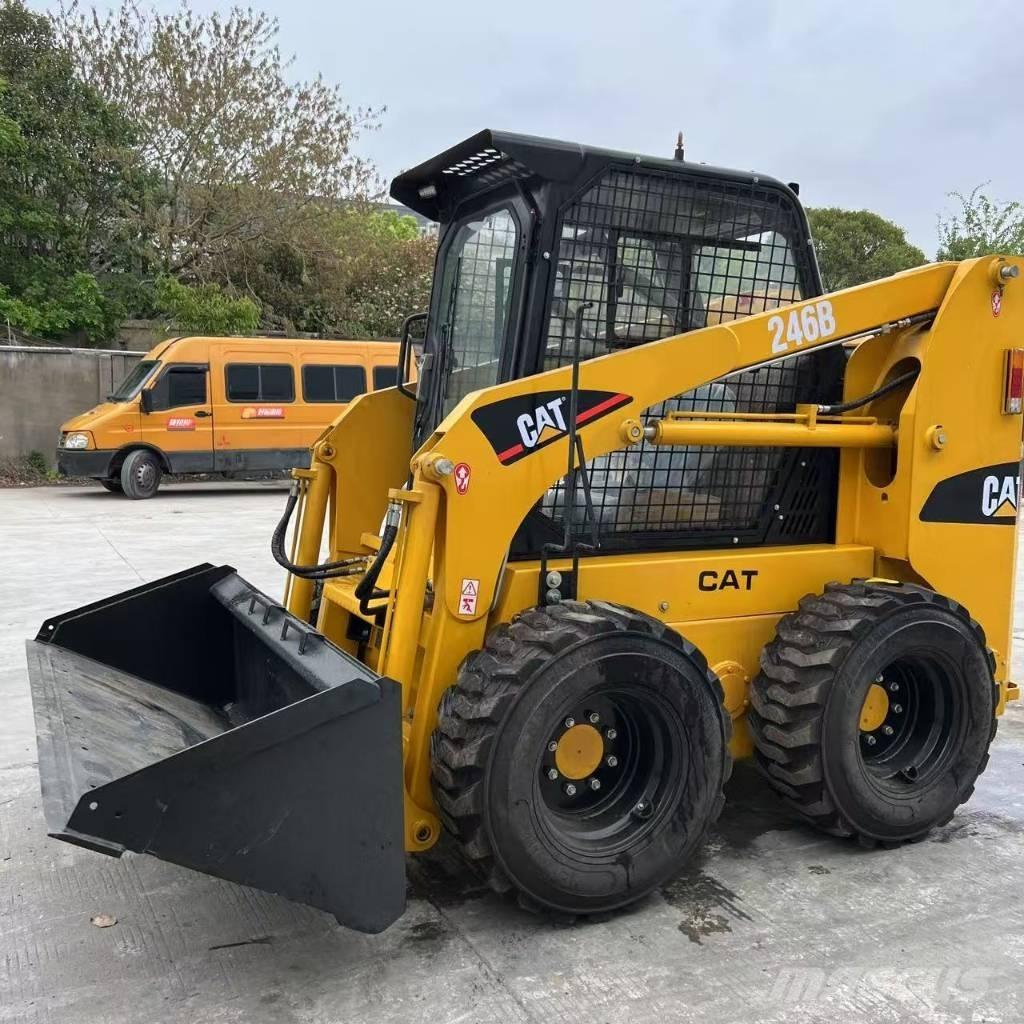 CAT 246 B Mini nakladalci