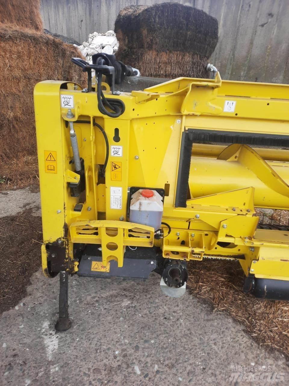 John Deere 8200 i Stroji za krmo na lastni pogon