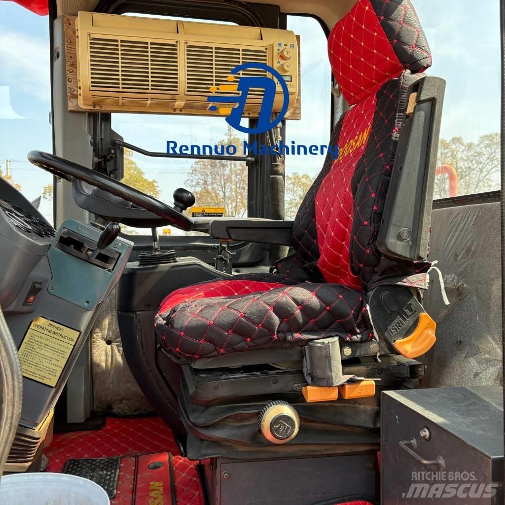 Doosan DL505 Kolesni nakladalci