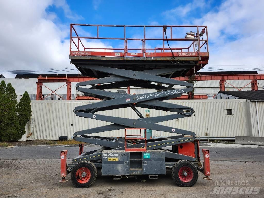 SkyJack SJ 9250 RT Škarjaste dvižne ploščadi