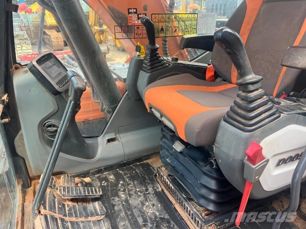 Doosan DX 140 LC Bagri goseničarji