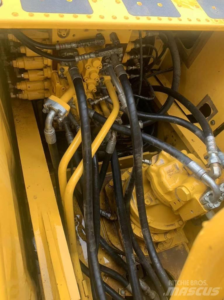 Komatsu PC 210-8 Bagri goseničarji