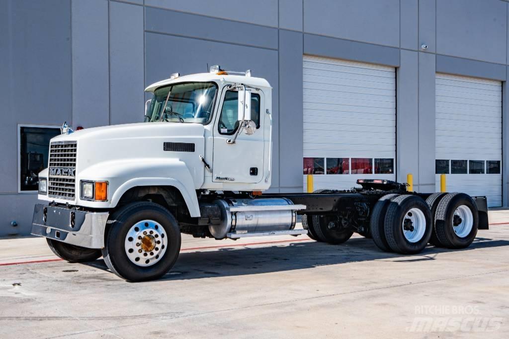 Mack CHN 613 Vlačilci