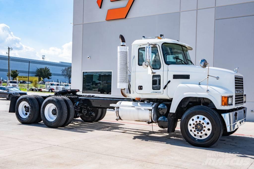 Mack CHN 613 Vlačilci