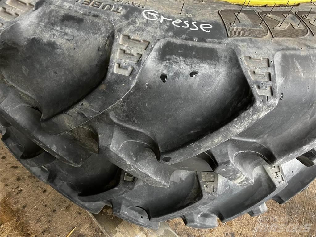 BKT 270/95R32 Gume, kolesa in platišča