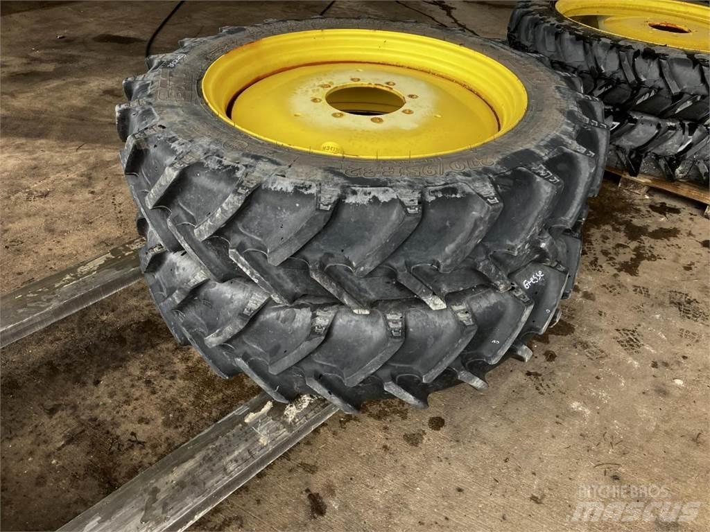BKT 270/95R32 Gume, kolesa in platišča