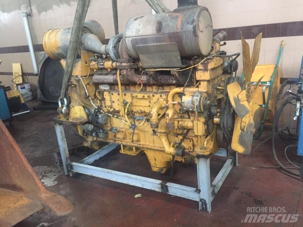 Komatsu WA600-1 Kolesni nakladalci