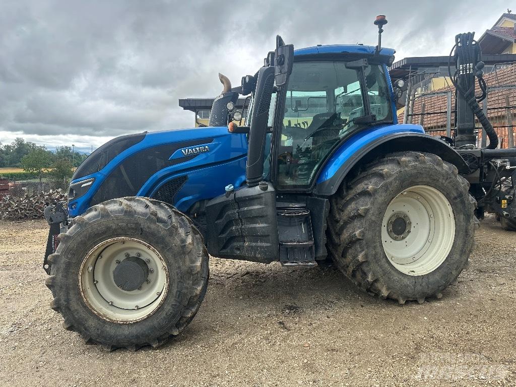 Valtra T 174 E Traktorji