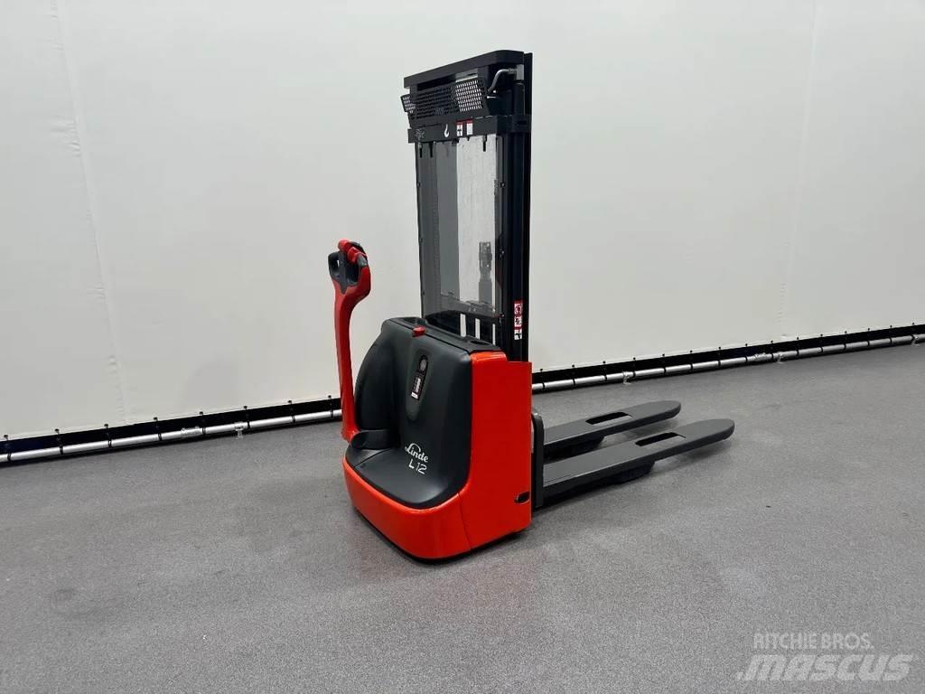 Linde L 12 Ročni električni viličar