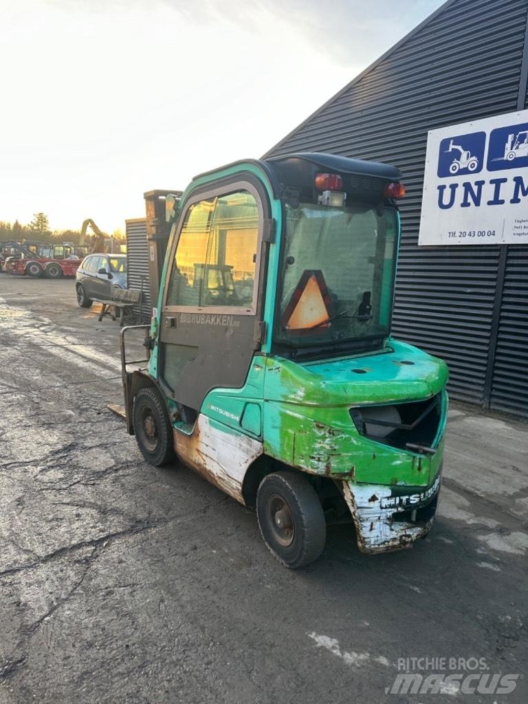 Mitsubishi FD25 Dizelski viličarji
