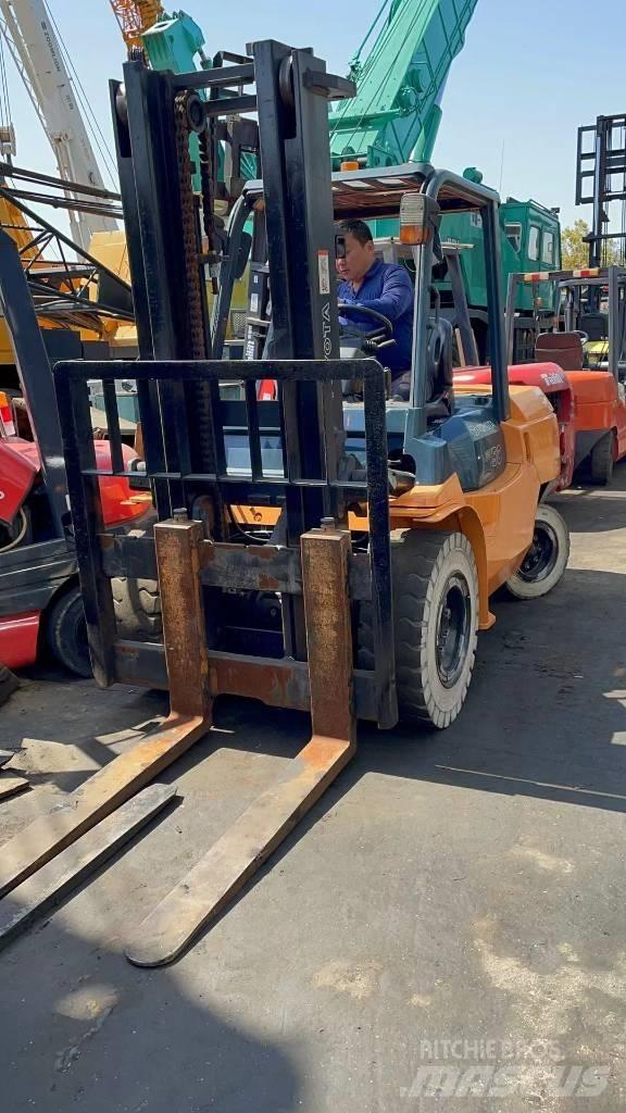 Toyota 5 ton Dizelski viličarji
