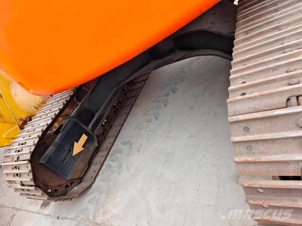 Hitachi ZX 135 US Bagri goseničarji