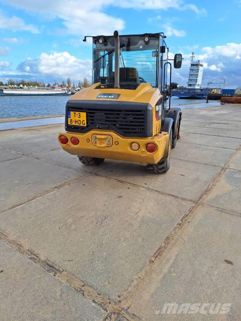 CAT 906 M Kolesni nakladalci