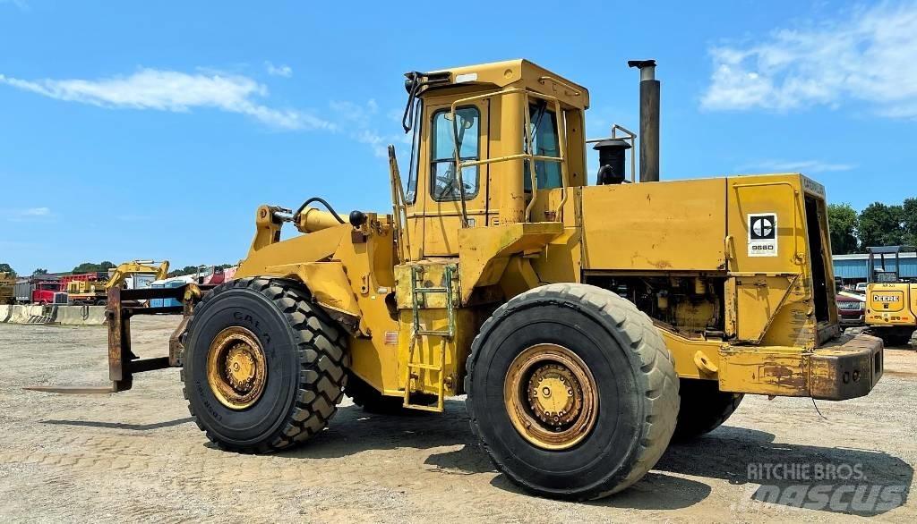 CAT 966 D Kolesni nakladalci