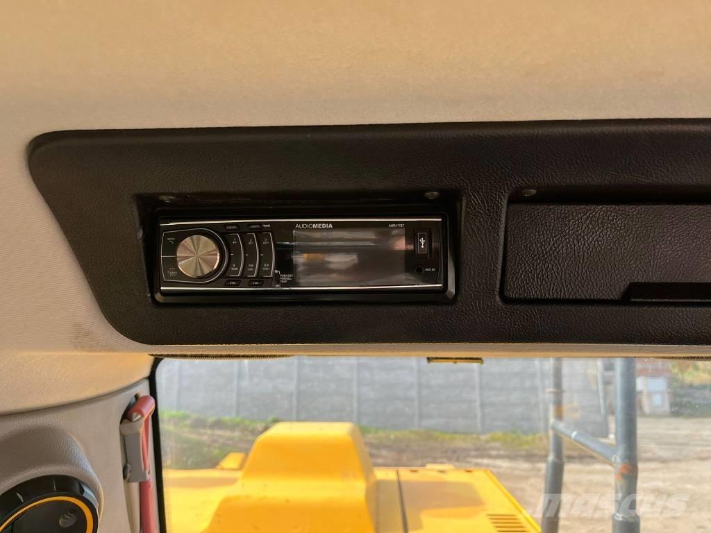 JCB 220X C 4F Bagri goseničarji