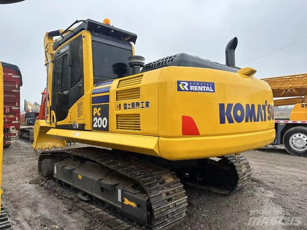 Komatsu PC 200-8 Midi bagri 7t – 12t