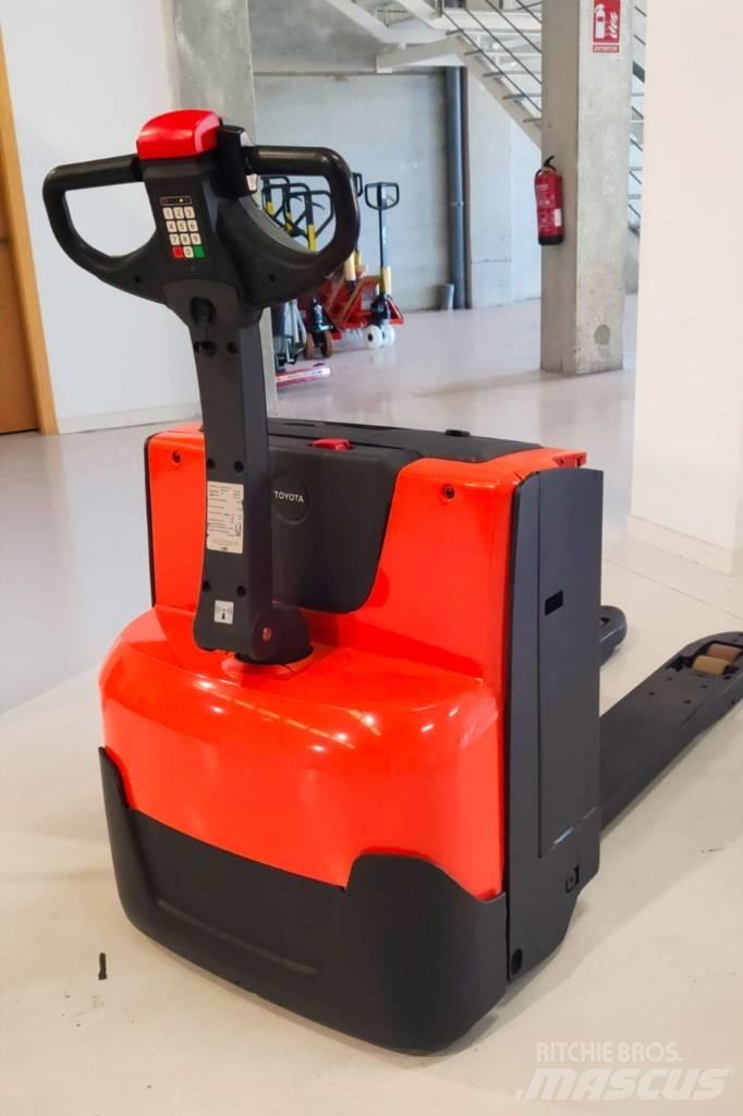 BT LWE 180 Električni nizko dvižni viličar