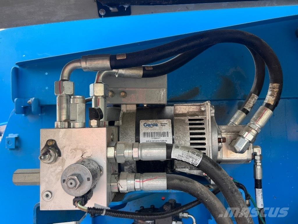Genie S 65XC TRAX Zglobne dvižne ploščadi