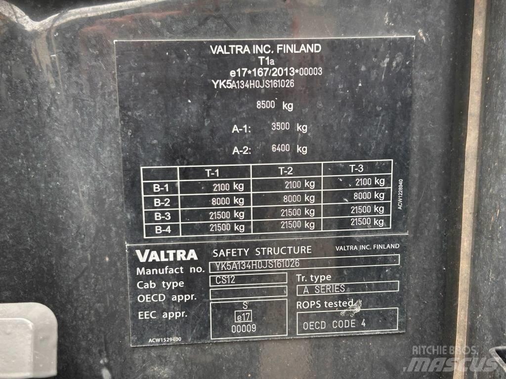 Valtra A 134 Traktorji