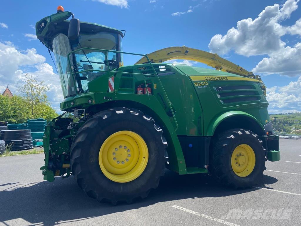 John Deere 8200 Kombajni za krmo