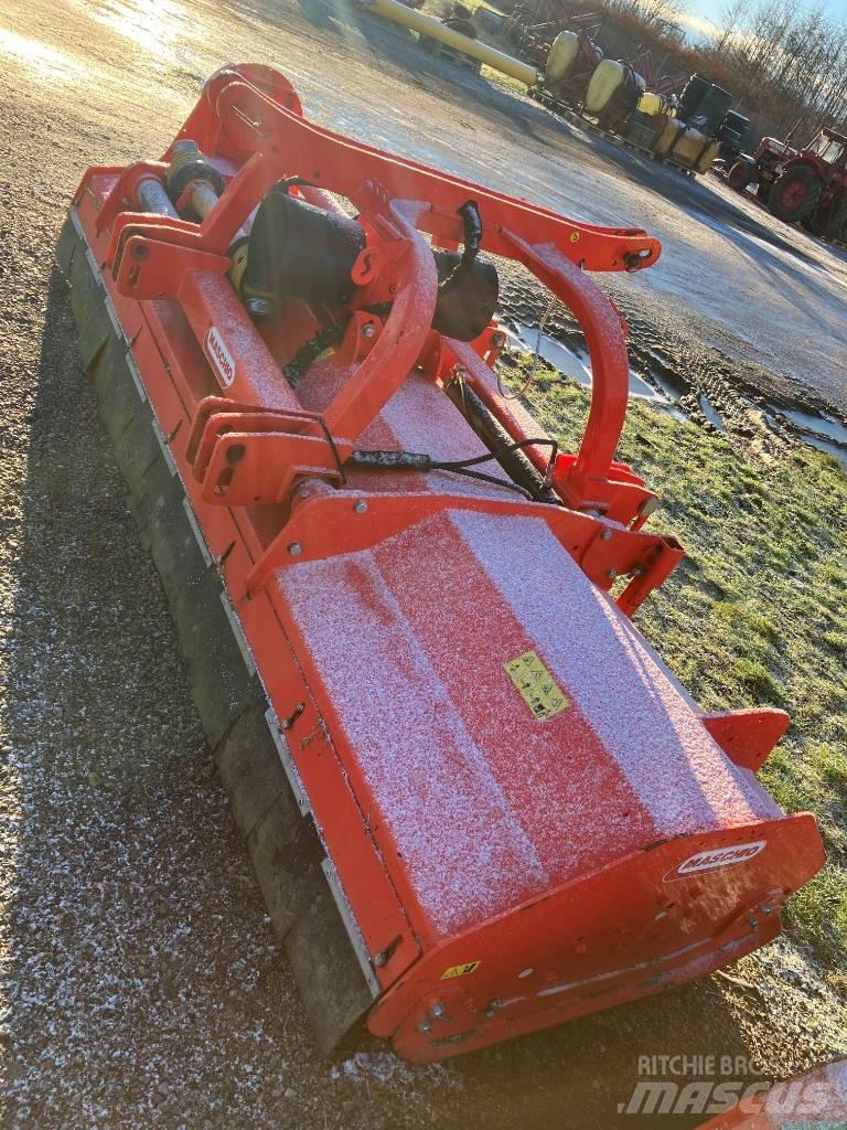 Maschio bufalo 300 Kosilnice za pašnike