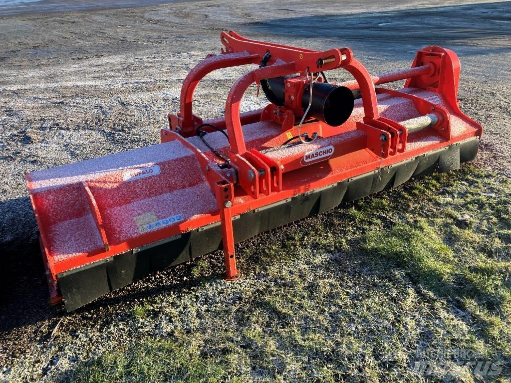 Maschio bufalo 300 Kosilnice za pašnike