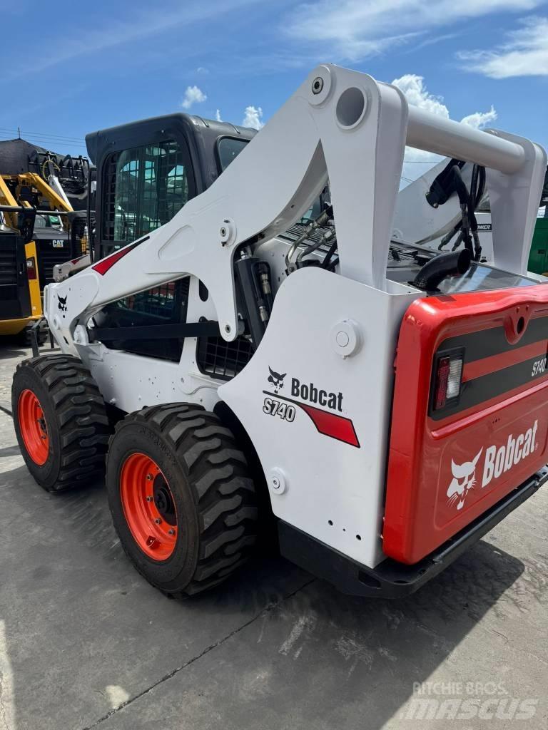 Bobcat S 740 Skid steer mini nakladalci