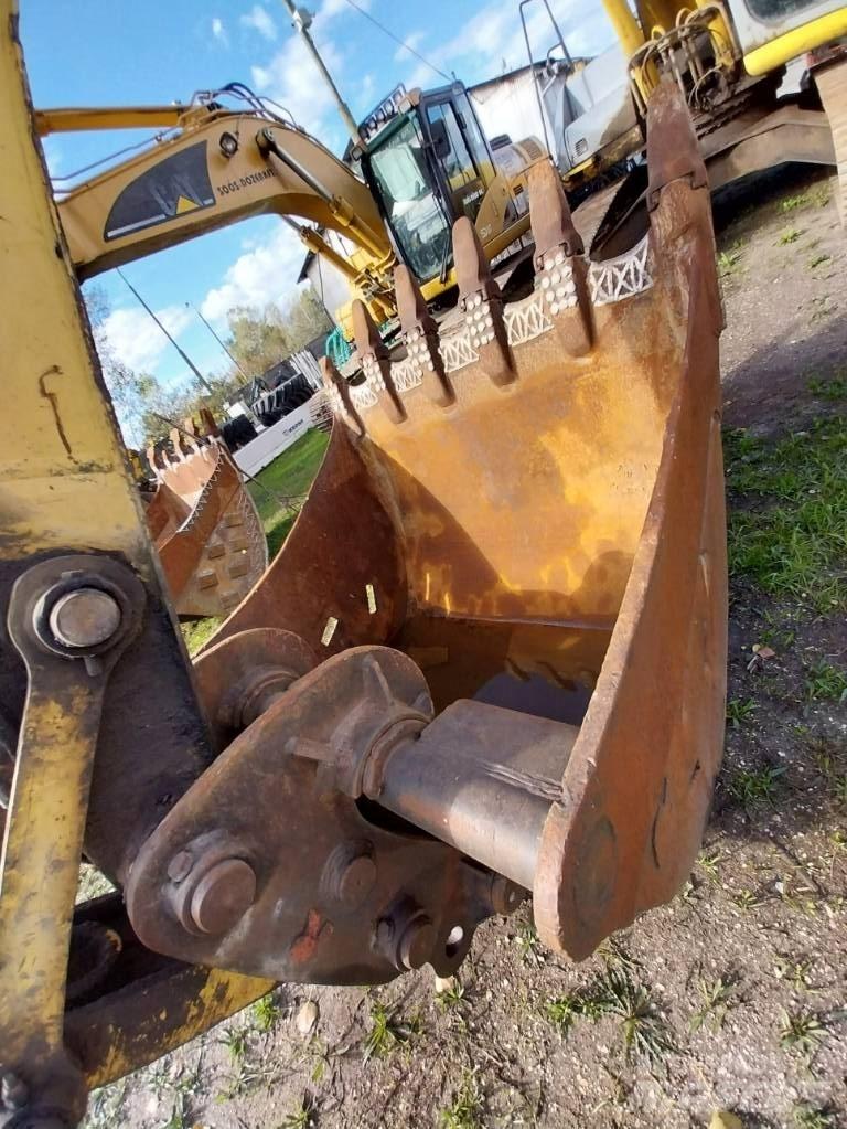New Holland E 305 Bagri goseničarji