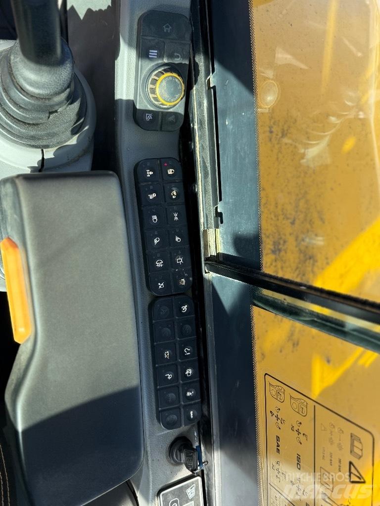 JCB Hydradig Bagri na kolesih