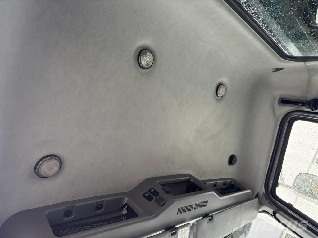 Mack GU 713 Razstavljivi tovornjaki z žičnimi dvigali