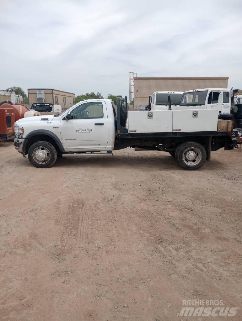 RAM 5500 Tovornjaki s kesonom/platojem