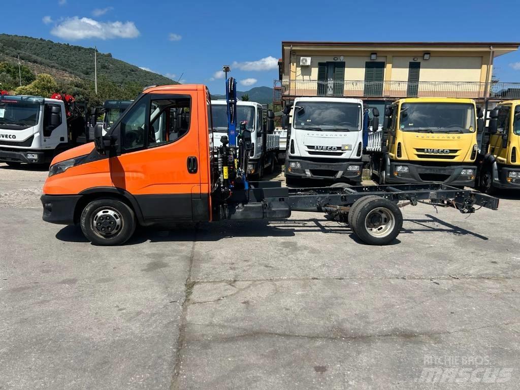 Iveco Daily 35-140 Tovornjaki z žerjavom