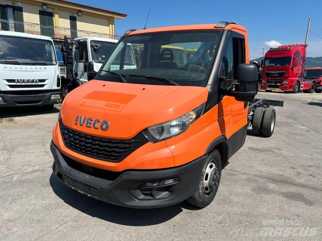 Iveco Daily 35-140 Tovornjaki z žerjavom