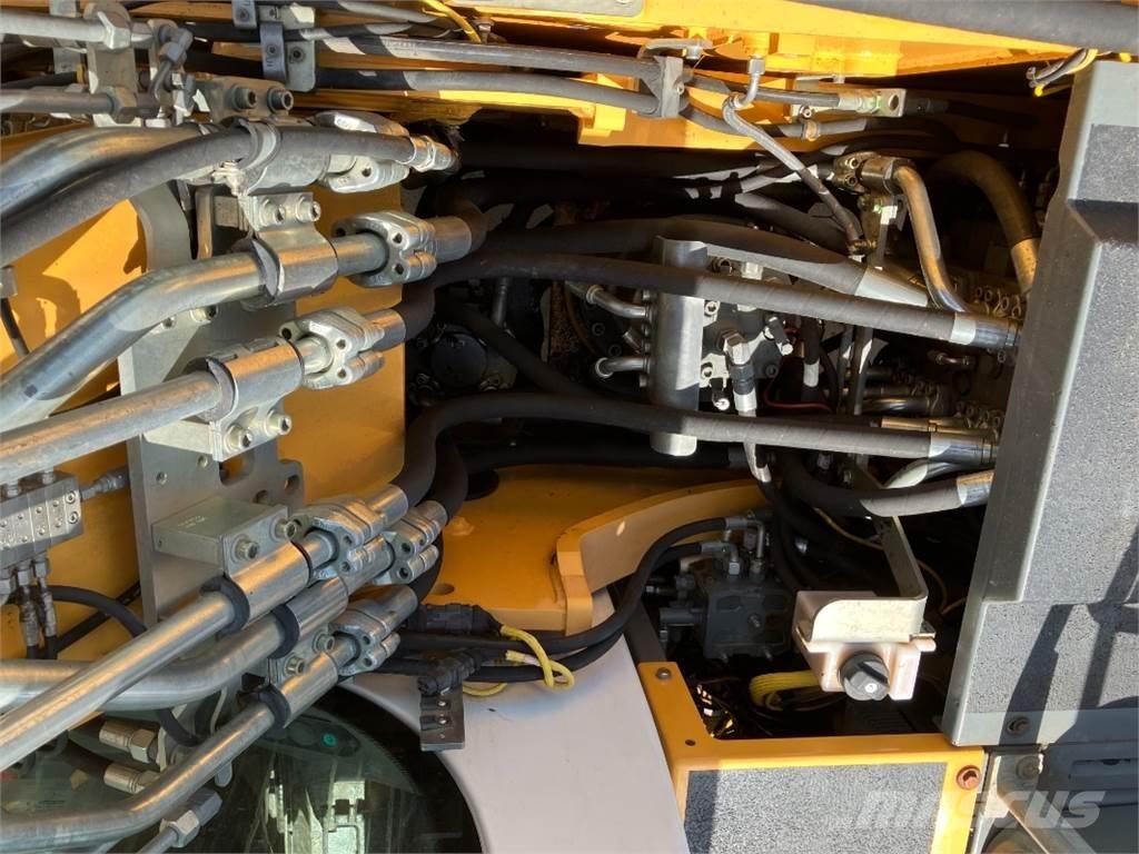 Liebherr R926 Bagri goseničarji