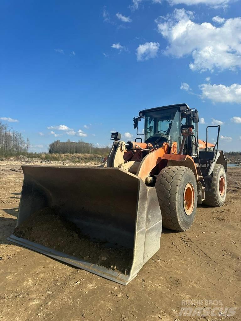Hitachi ZW 250 Kolesni nakladalci