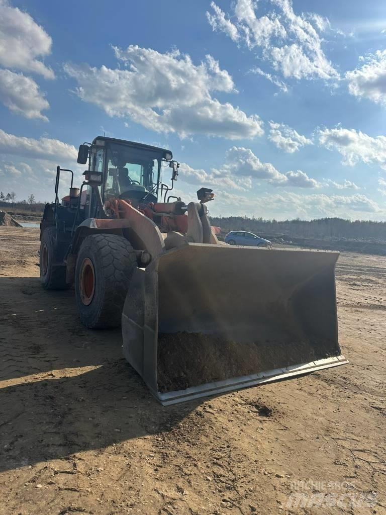 Hitachi ZW 250 Kolesni nakladalci