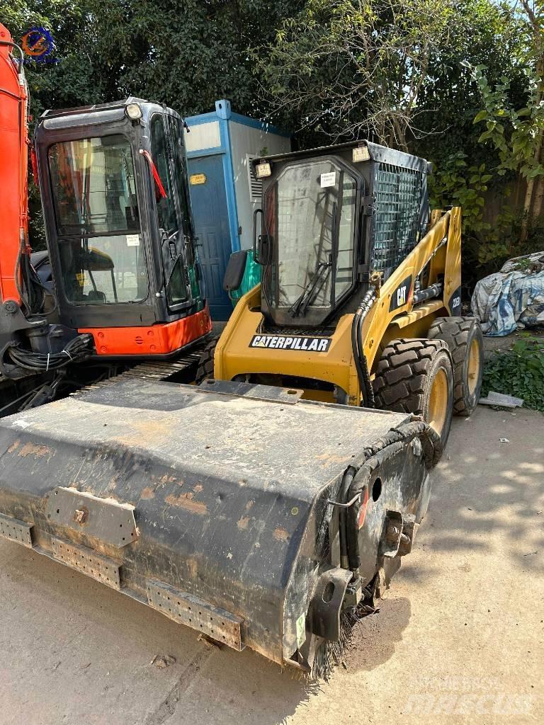 CAT 226 B Skid steer mini nakladalci