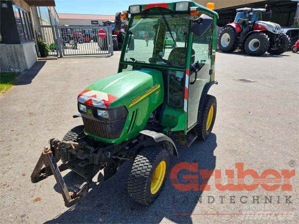 John Deere 2320 Traktorji