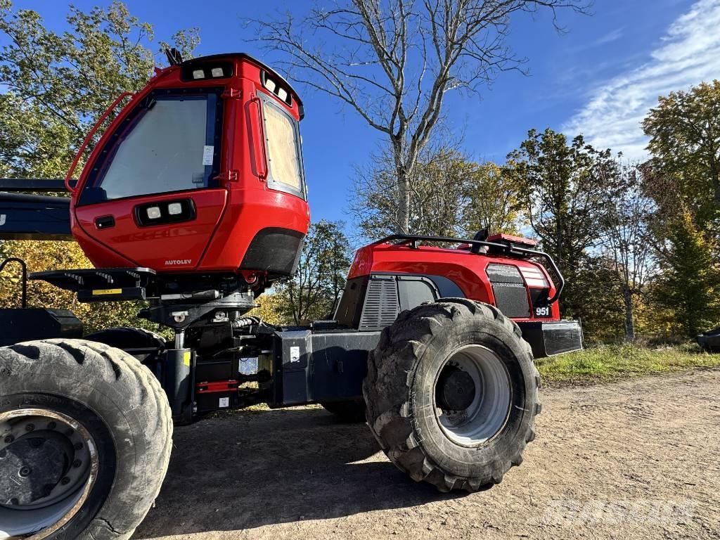 Komatsu 951 Harvesterji