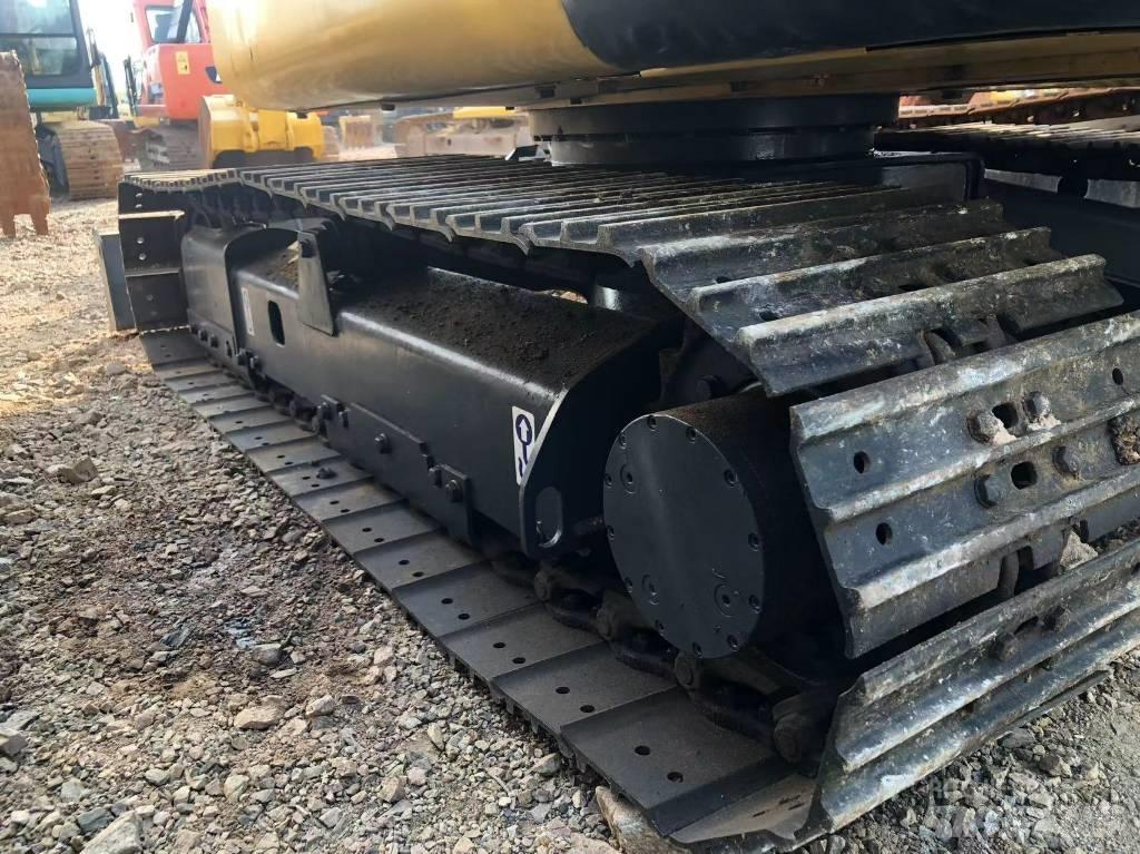 Komatsu 56-7 Bagri goseničarji