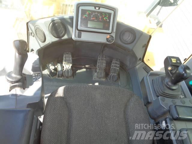 CAT 950M Kolesni nakladalci