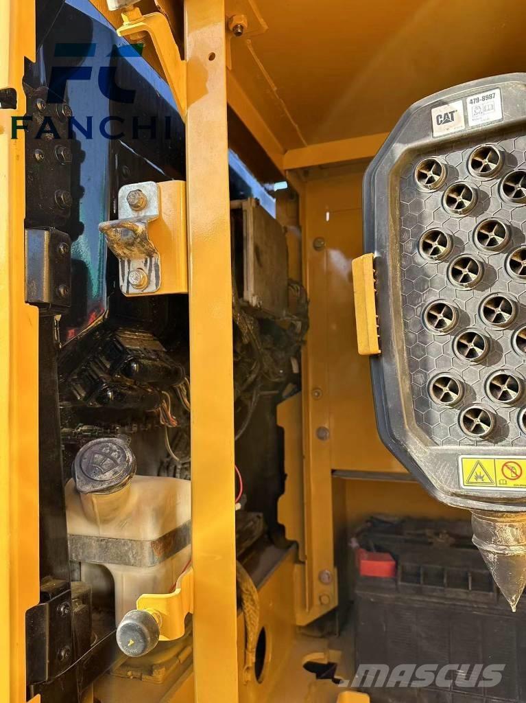 CAT 320 GC Bagri goseničarji