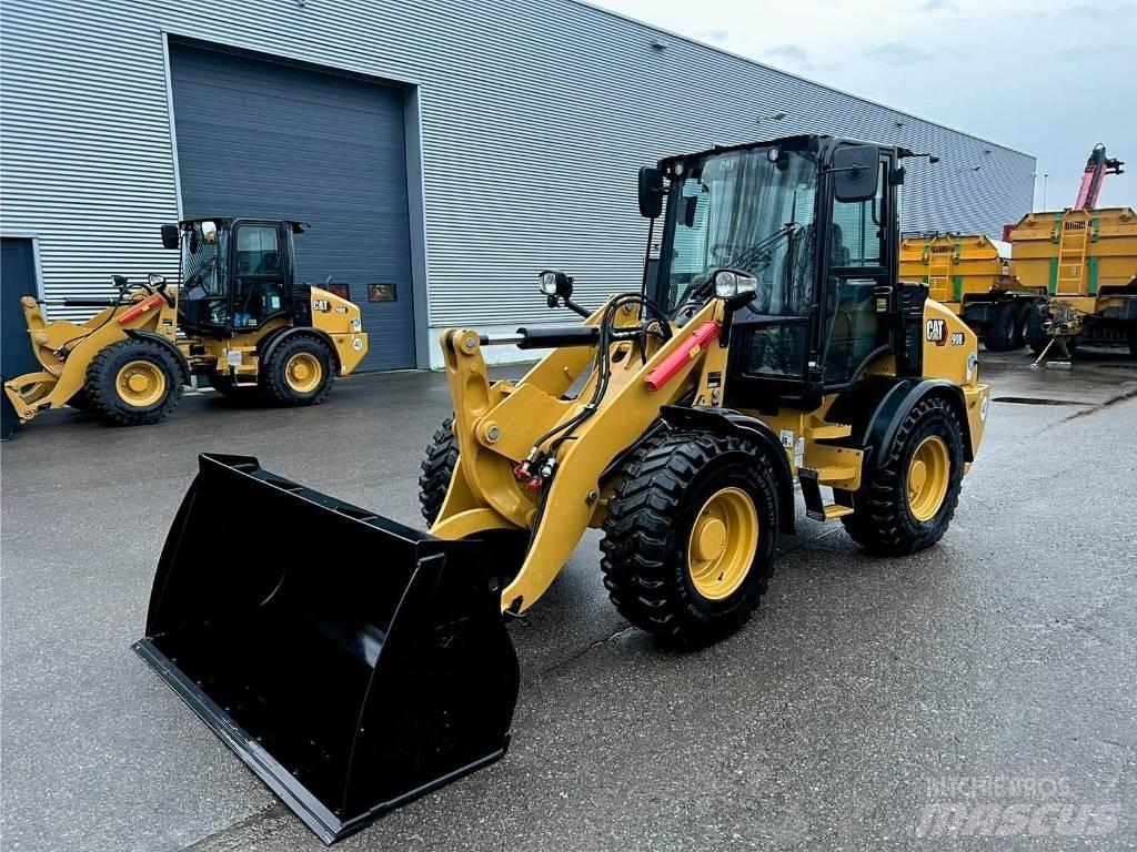 CAT 908 Kolesni nakladalci