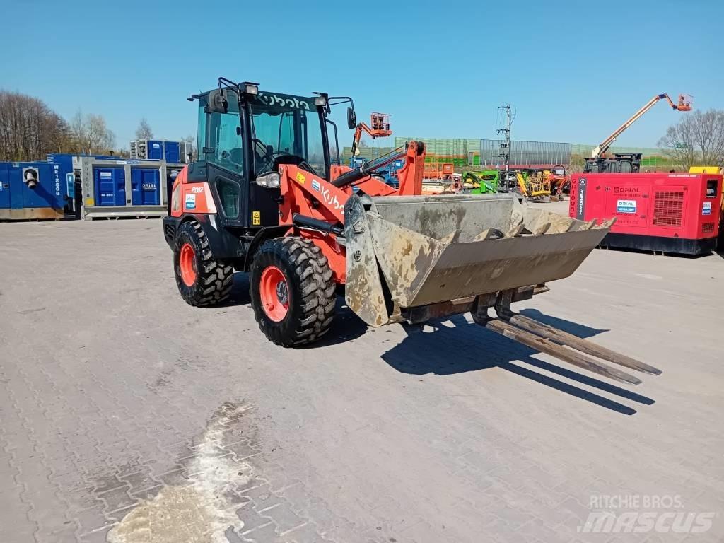 Kubota R 082 Kolesni nakladalci