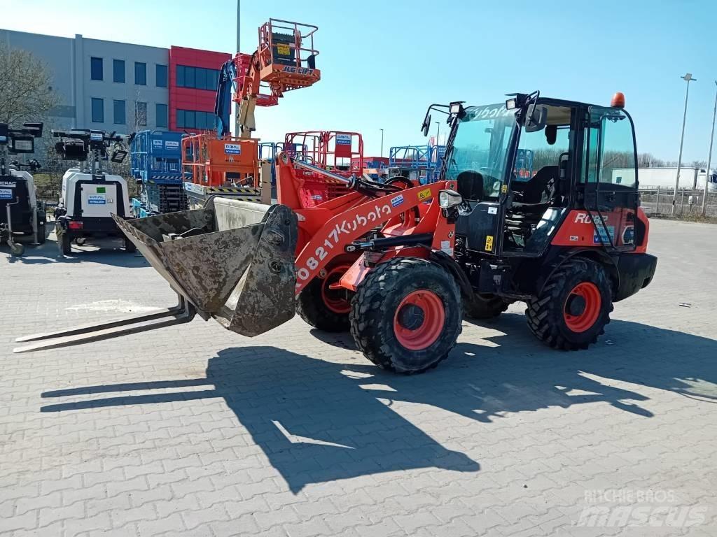 Kubota R 082 Kolesni nakladalci