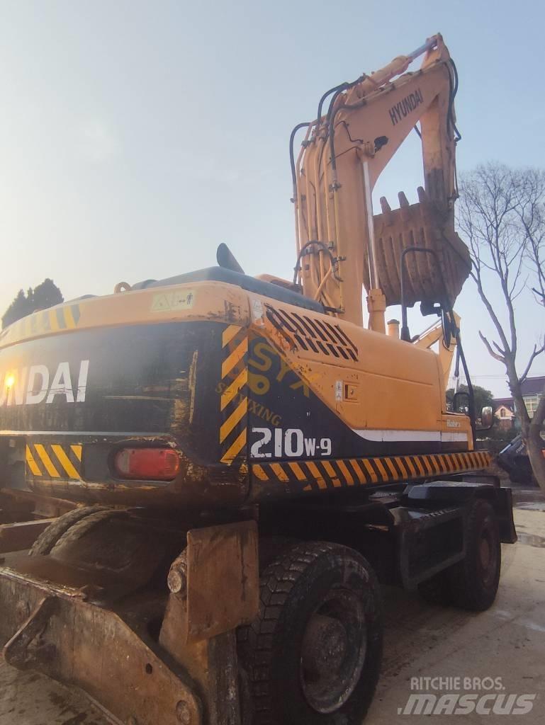 Hyundai 210W-9 Bagri na kolesih
