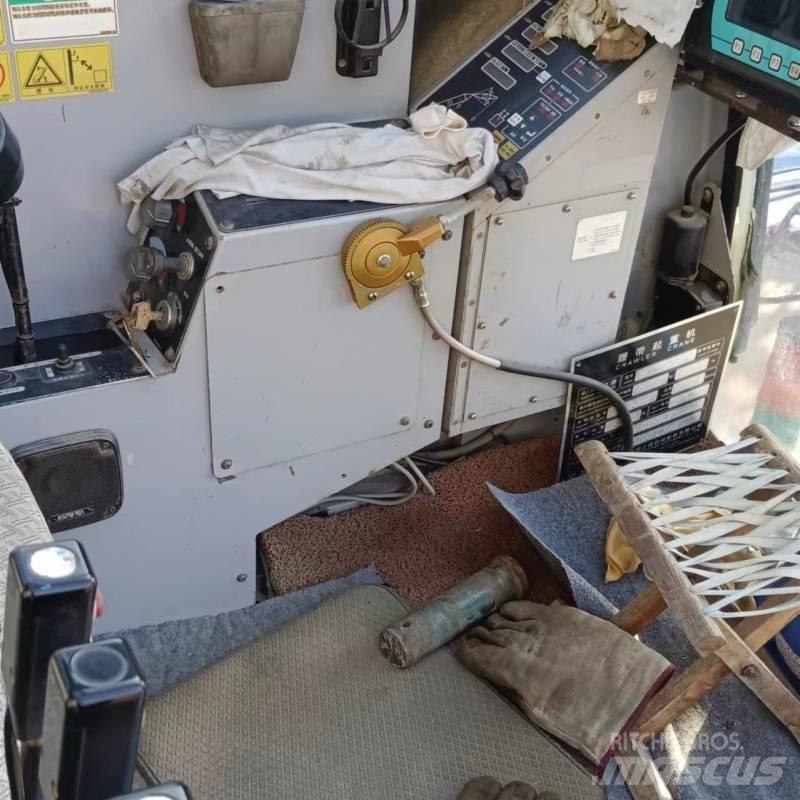 Hitachi SCX2500 Dvigala na gosenicah