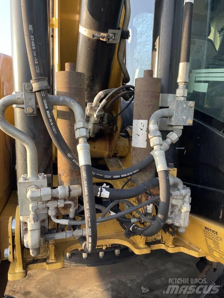 CAT M 313 D Bagri na kolesih