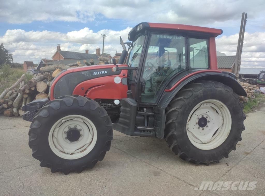 Valtra N 101 Traktorji
