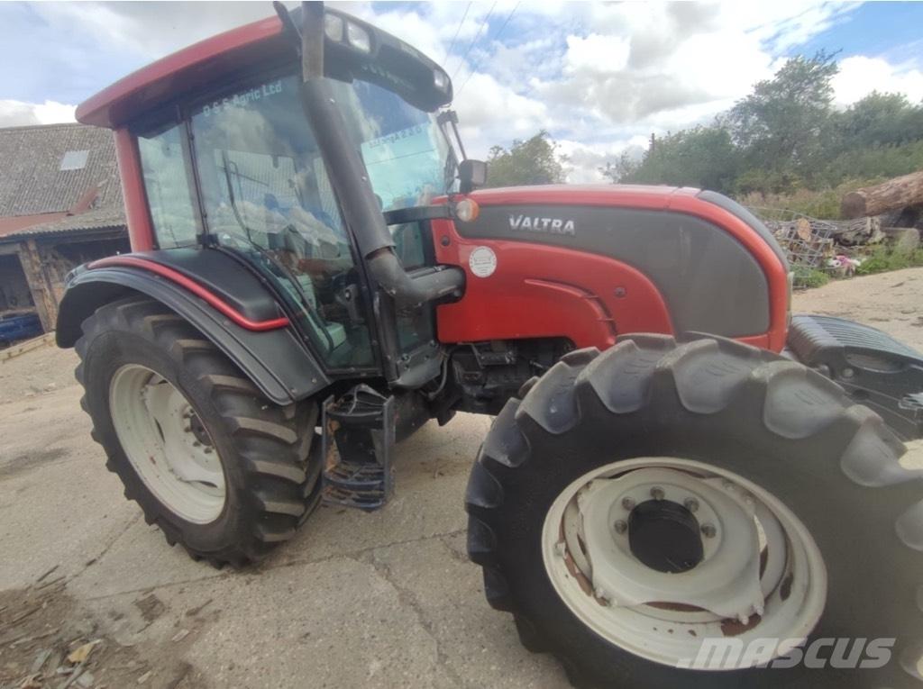 Valtra N 101 Traktorji